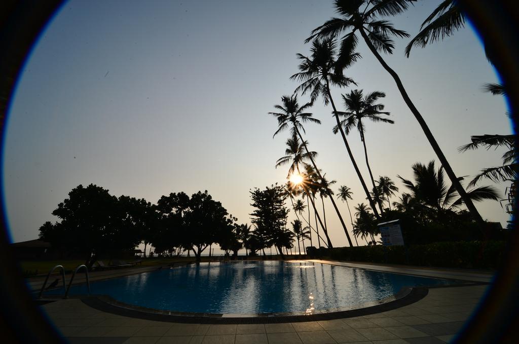 Hotel Laya Beach Wadduwa Exterior foto