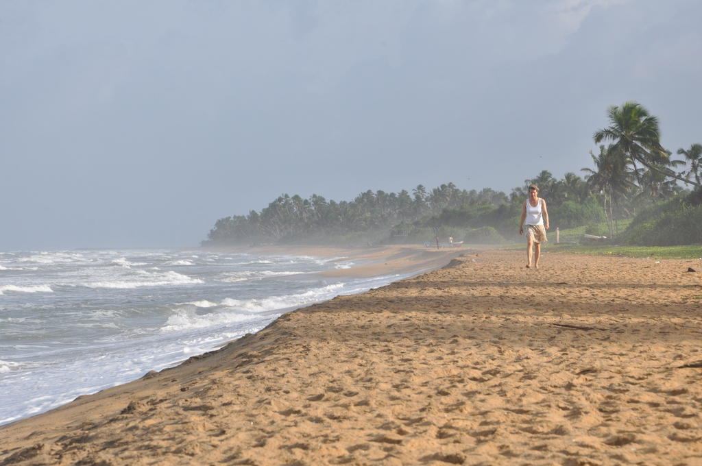 Hotel Laya Beach Wadduwa Exterior foto